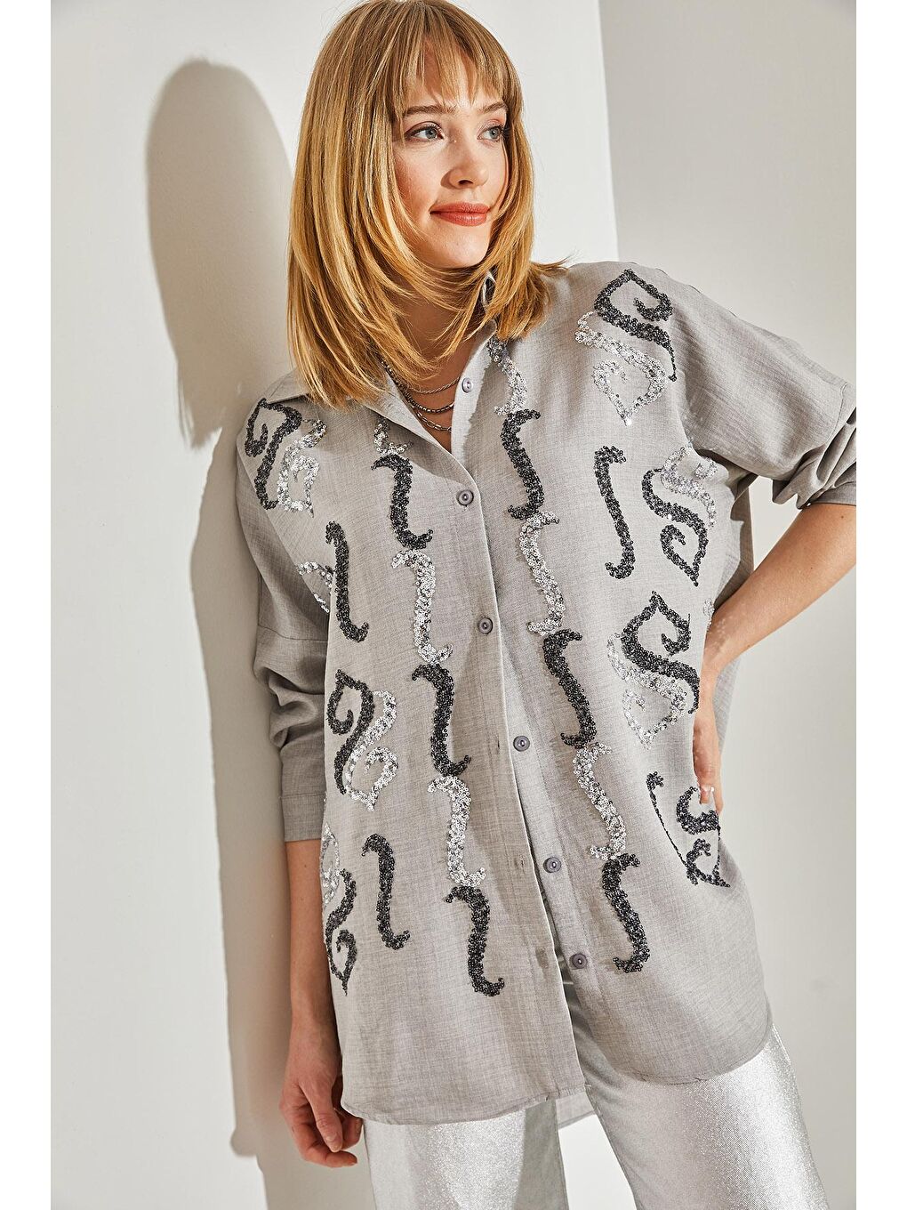 Gri Kadın İşlemeli Taşlı Oversize Gömlek-5