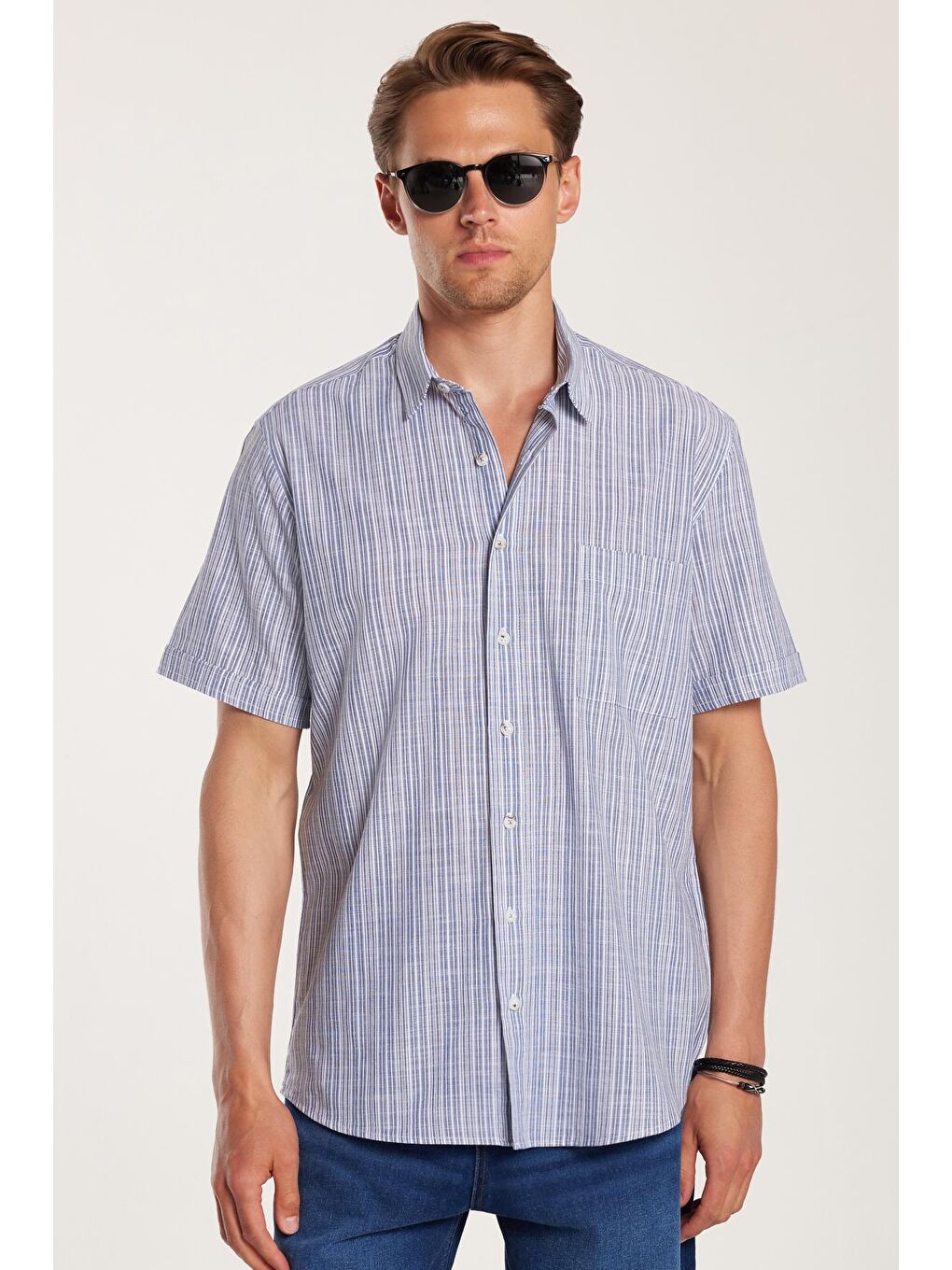 Erkek Regular Fit Klasik Kesim %100 Pamuk Kısa Kollu Keten Doku Tek Cepli Çizgili Lacivert Gömlek-3