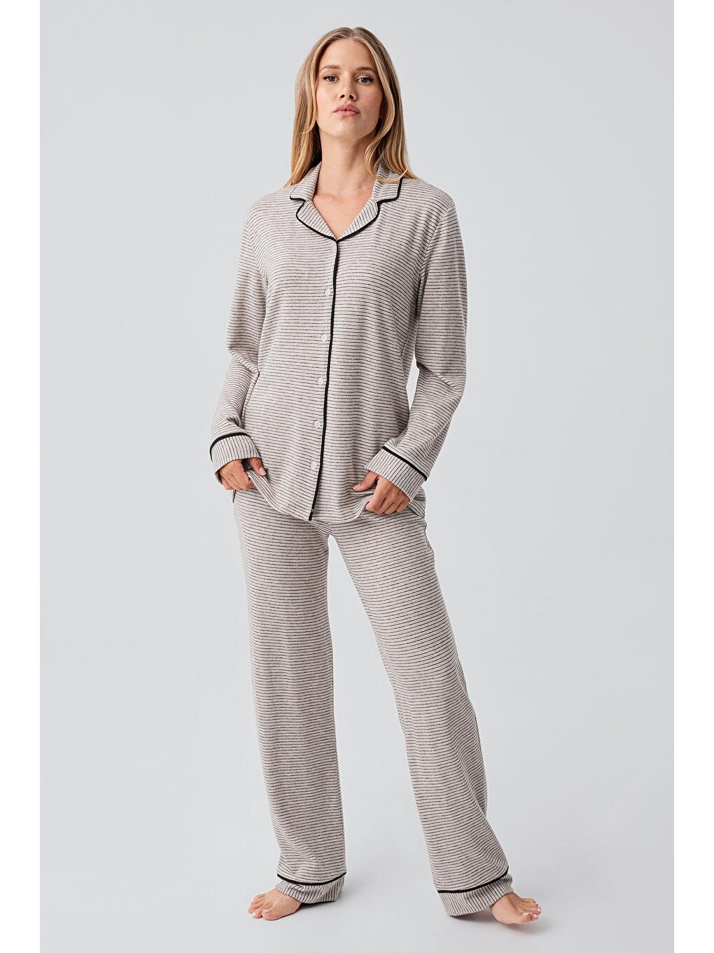 Bej Uzun Kollu Düğmeli Esnek Yumuşak Dokulu Viskoz Pijama Takım 18217