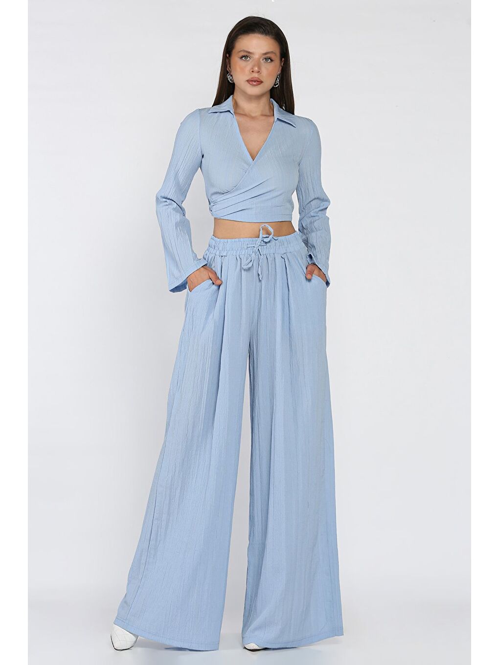 Mavi Kruvaze Yaka Bel Bağcıklı Bluz Pantolon İkili Takım
