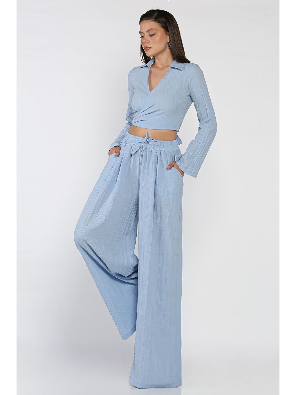 Mavi Kruvaze Yaka Bel Bağcıklı Bluz Pantolon İkili Takım-1