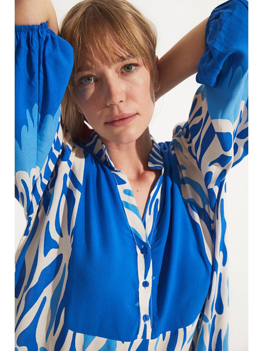 Mavi Kadın Desenli Rahat Kesim V Yaka Maxi Elbise-1