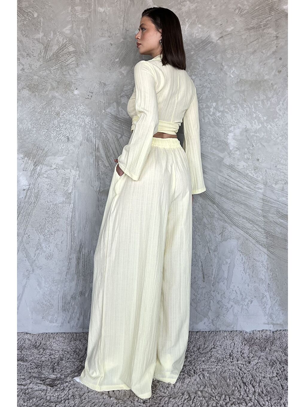 Sarı Kruvaze Yaka Bel Bağcıklı Bluz Pantolon İkili Takım-2