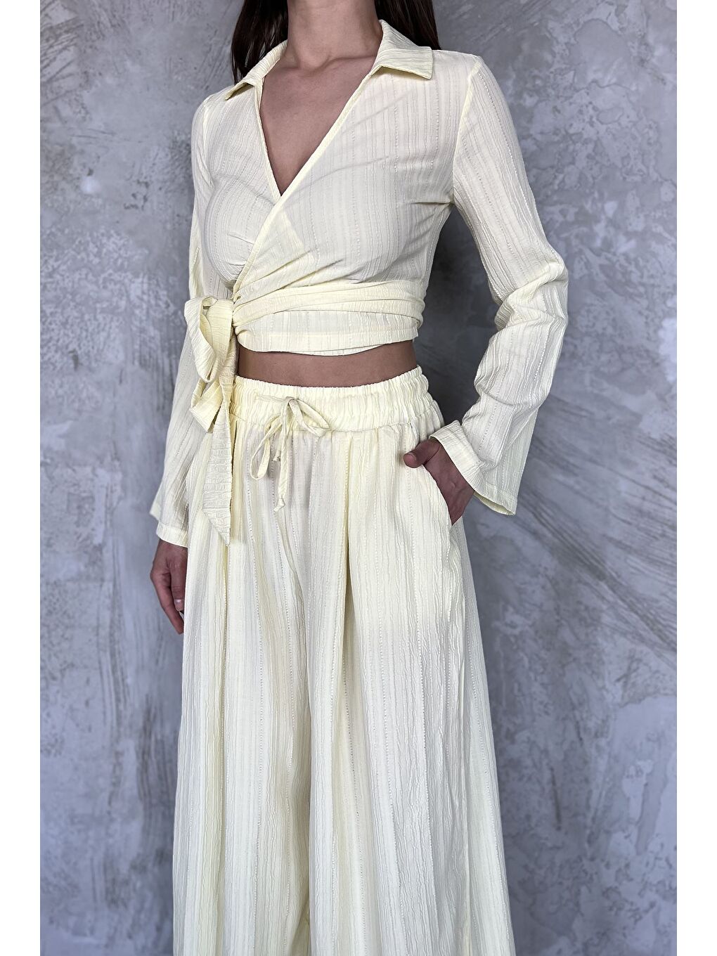 Sarı Kruvaze Yaka Bel Bağcıklı Bluz Pantolon İkili Takım-3