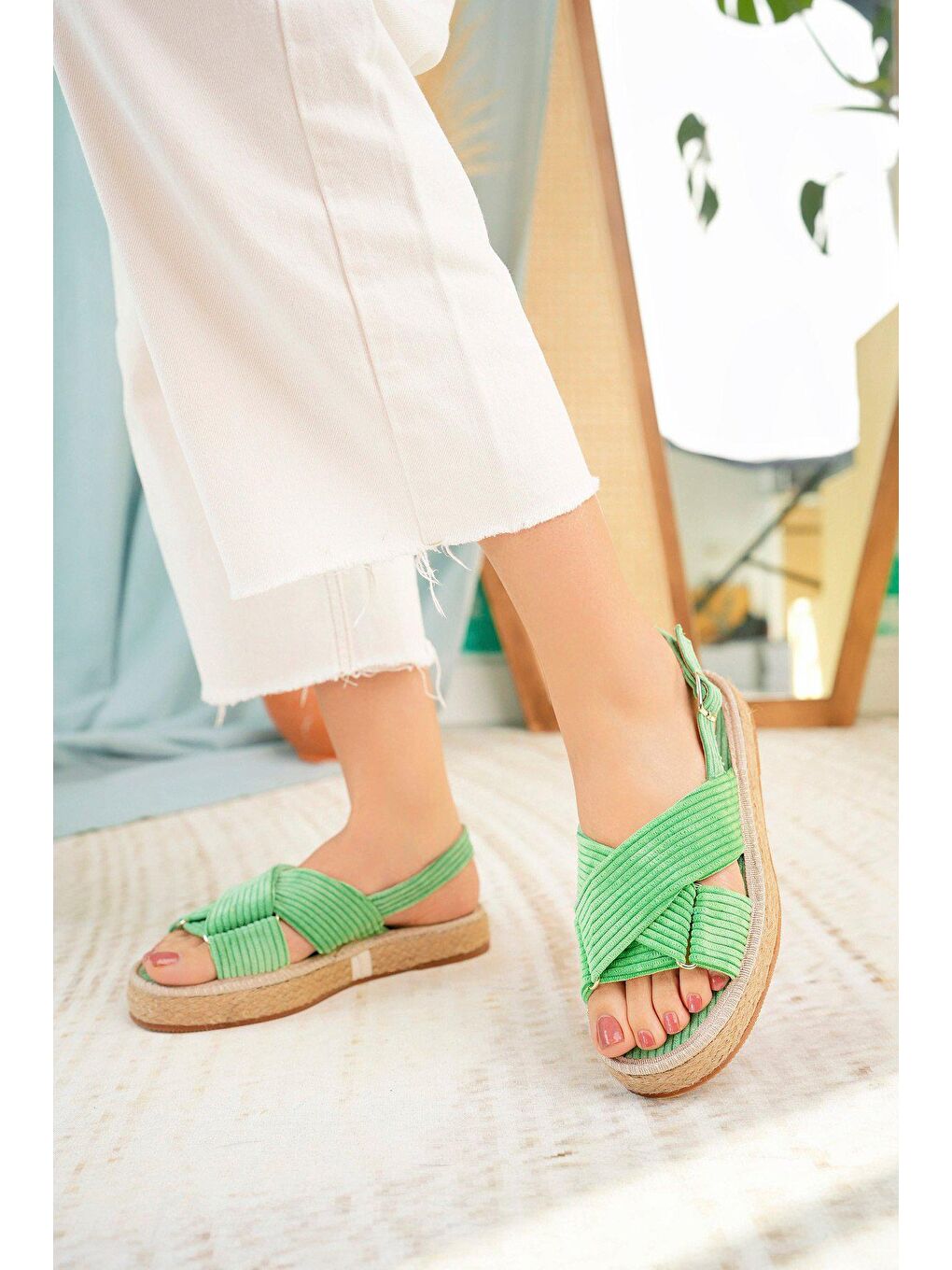 Yeşil Önü Açık Kadife Sandalet