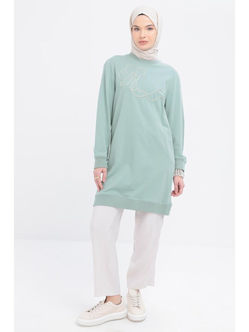 Yeşil Defne-Önü Nakış Detaylı Sweat-1