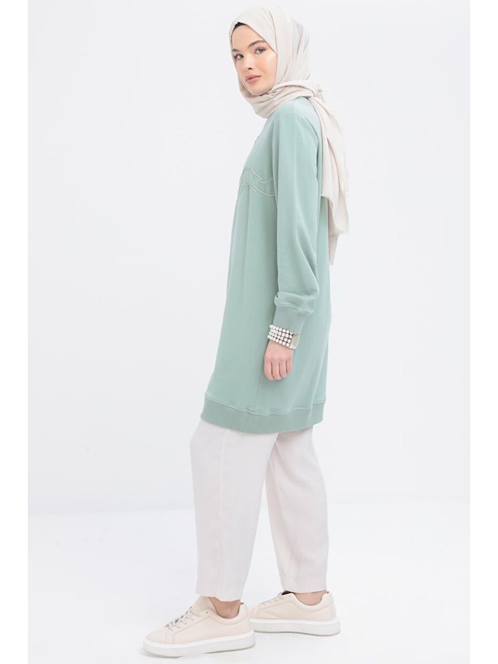 Yeşil Defne-Önü Nakış Detaylı Sweat-2