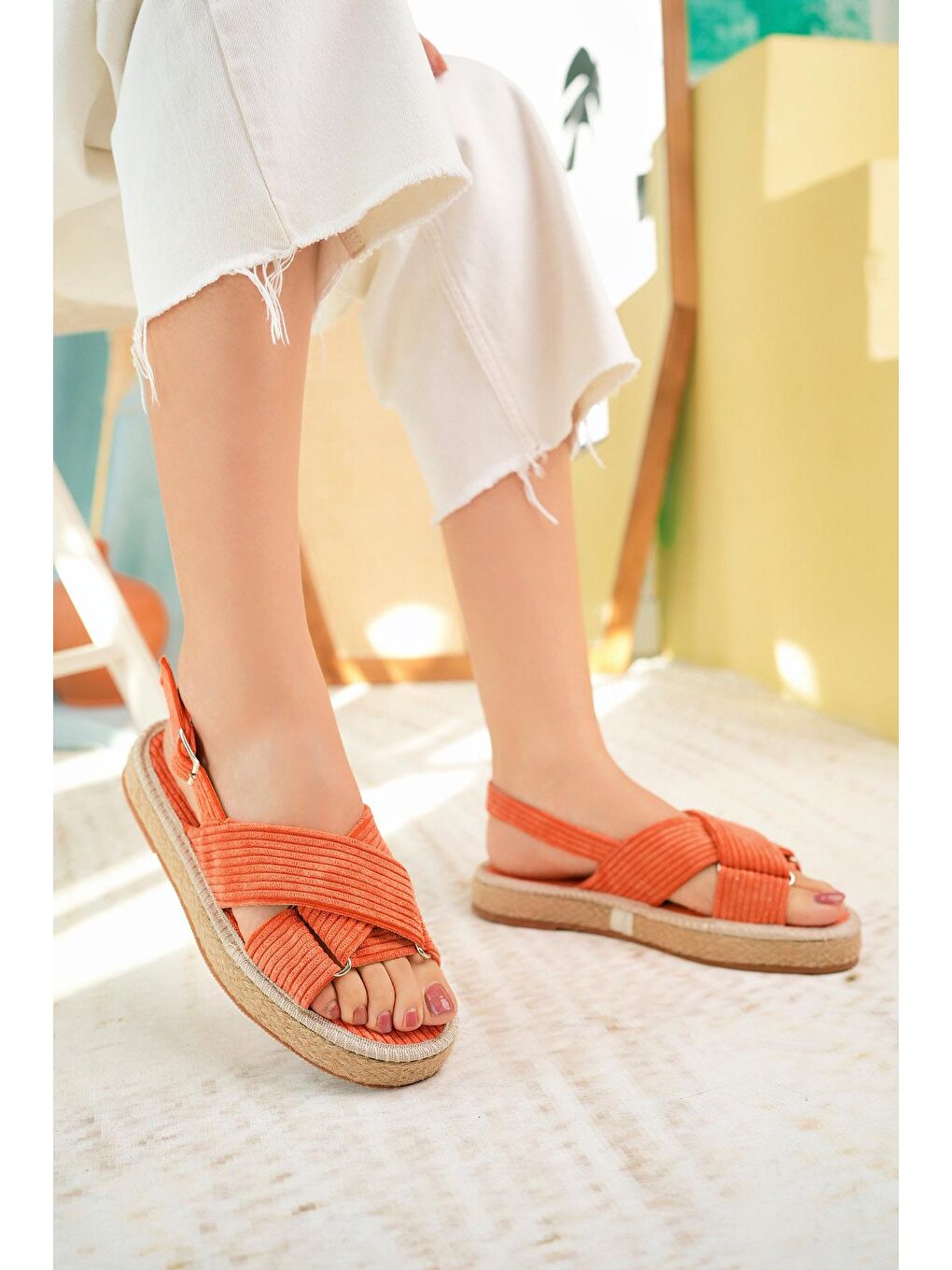 Turuncu Önü Açık Kadife Sandalet