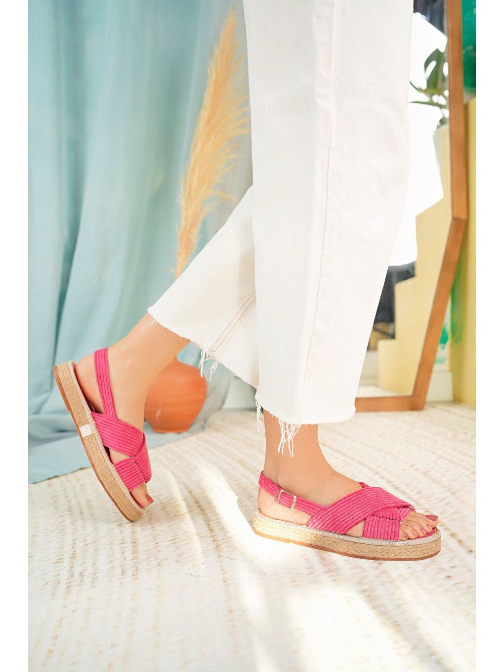 Pembe Önü Açık Kadife Sandalet-2