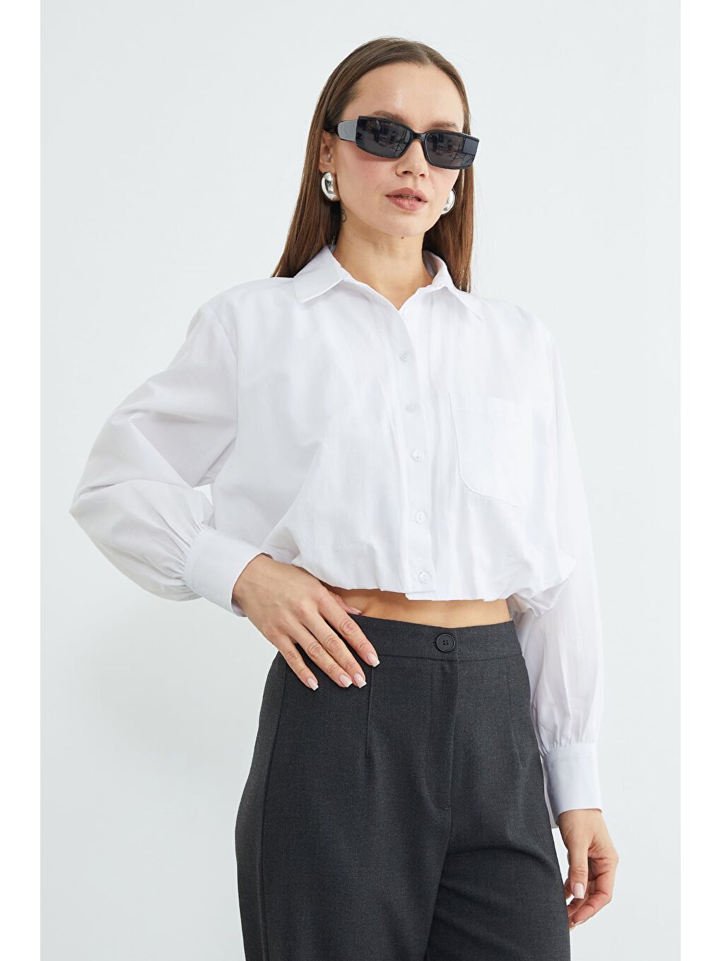 Beyaz Düğmeli Tek Cepli Crop Gömlek-4