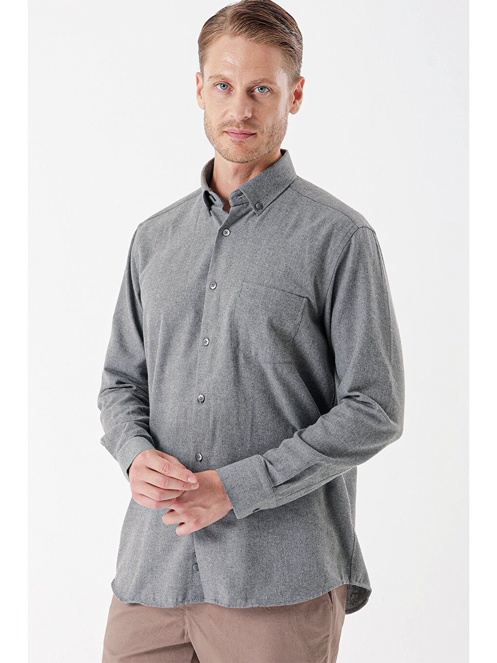 Gri Füme Uzun Kollu Gabardin Sert Yaka Cepli Casual Comfort Fit Rahat Kesim Gömlek 1004235108