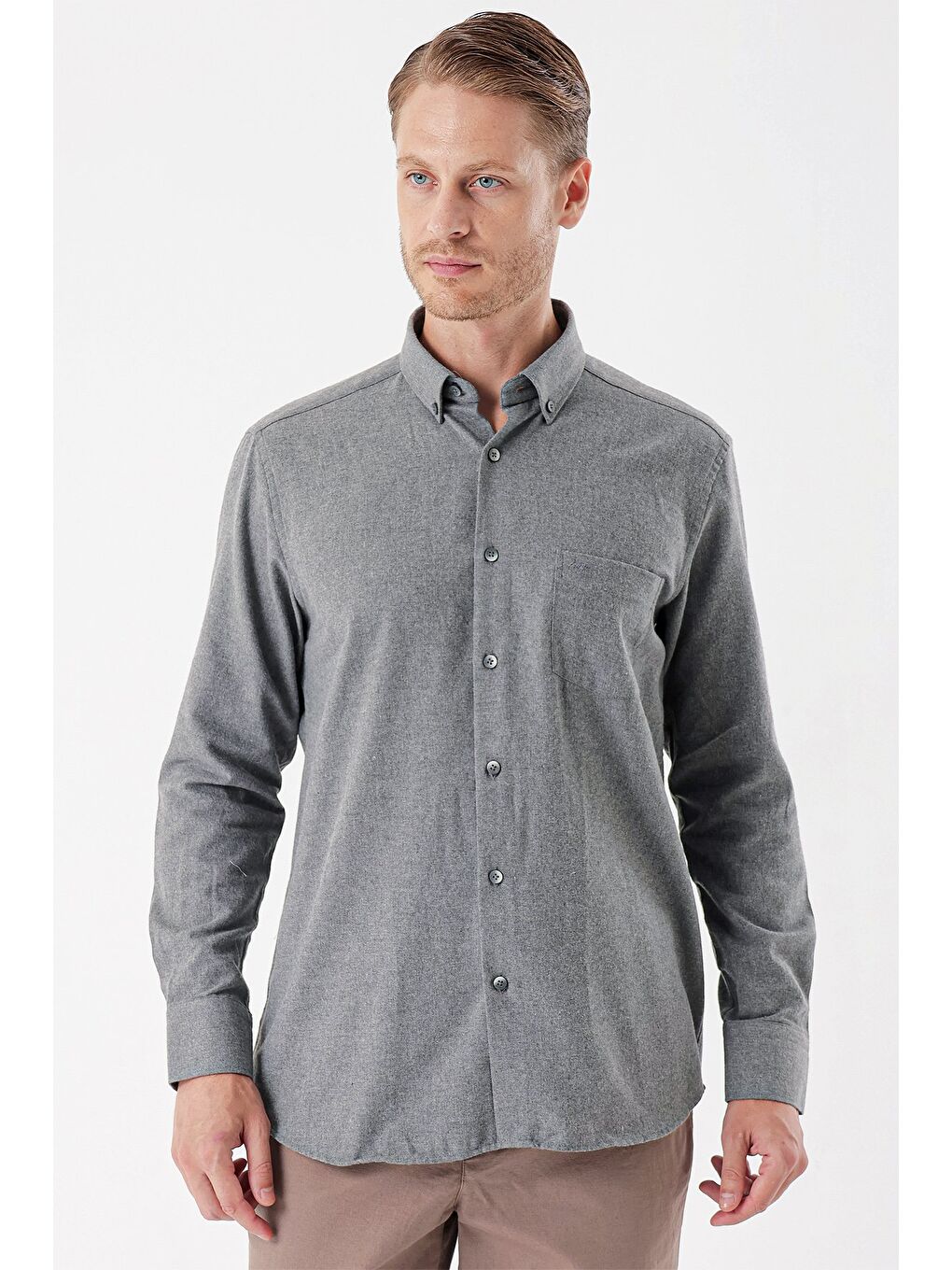 Gri Füme Uzun Kollu Gabardin Sert Yaka Cepli Casual Comfort Fit Rahat Kesim Gömlek 1004235108-2