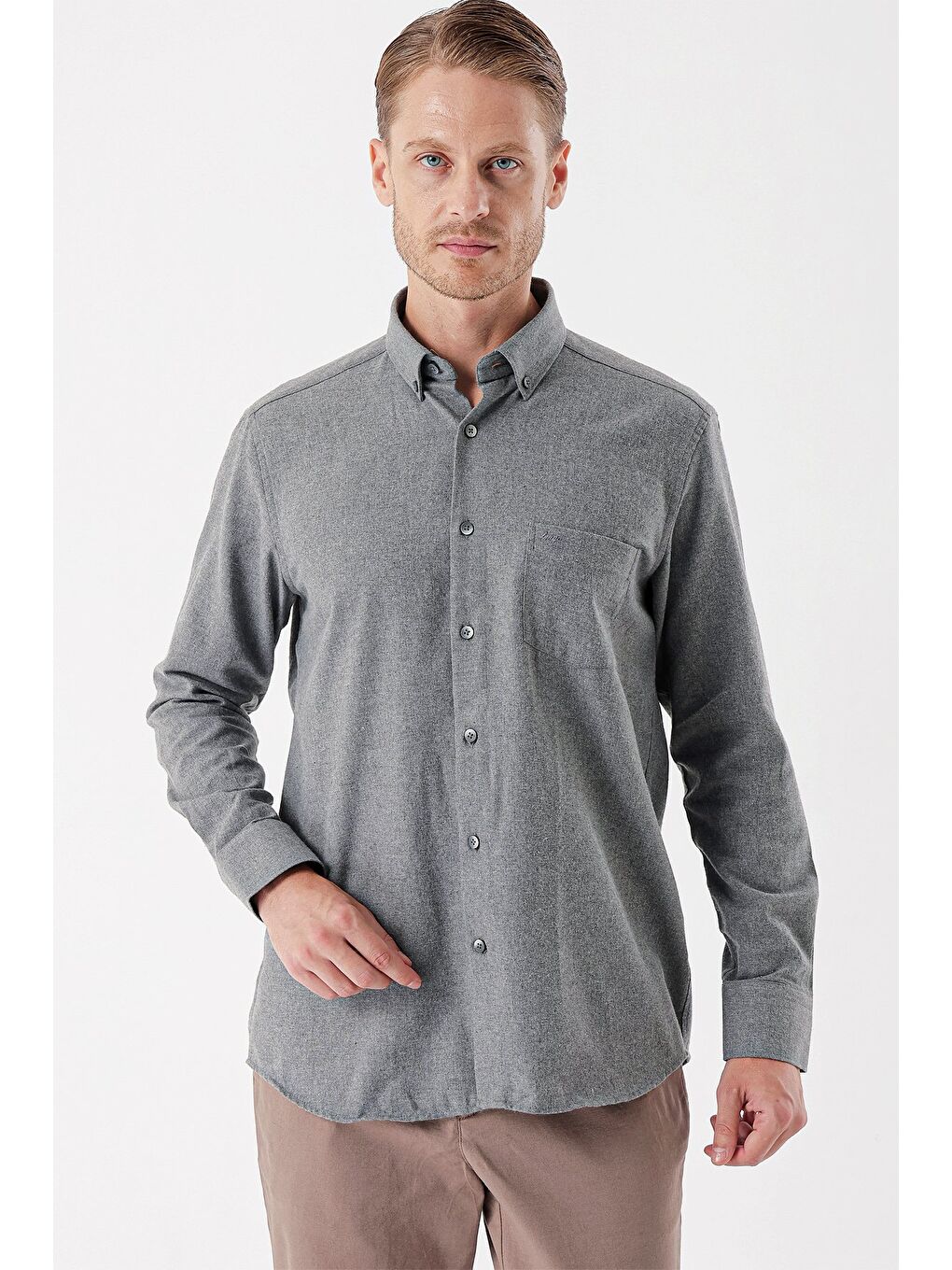 Gri Füme Uzun Kollu Gabardin Sert Yaka Cepli Casual Comfort Fit Rahat Kesim Gömlek 1004235108-4