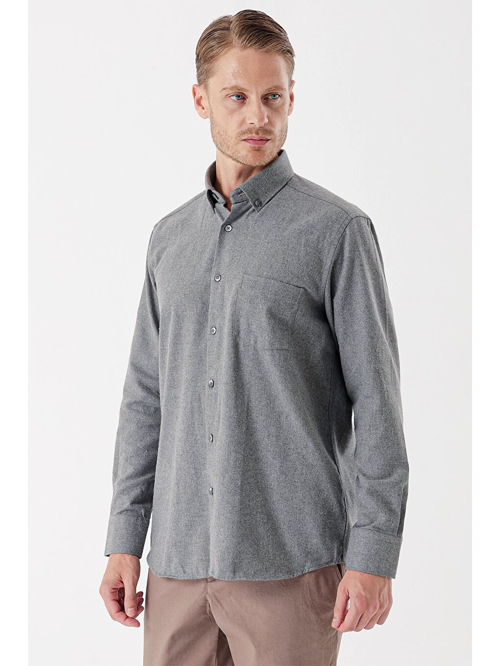 Gri Füme Uzun Kollu Gabardin Sert Yaka Cepli Casual Comfort Fit Rahat Kesim Gömlek 1004235108-5