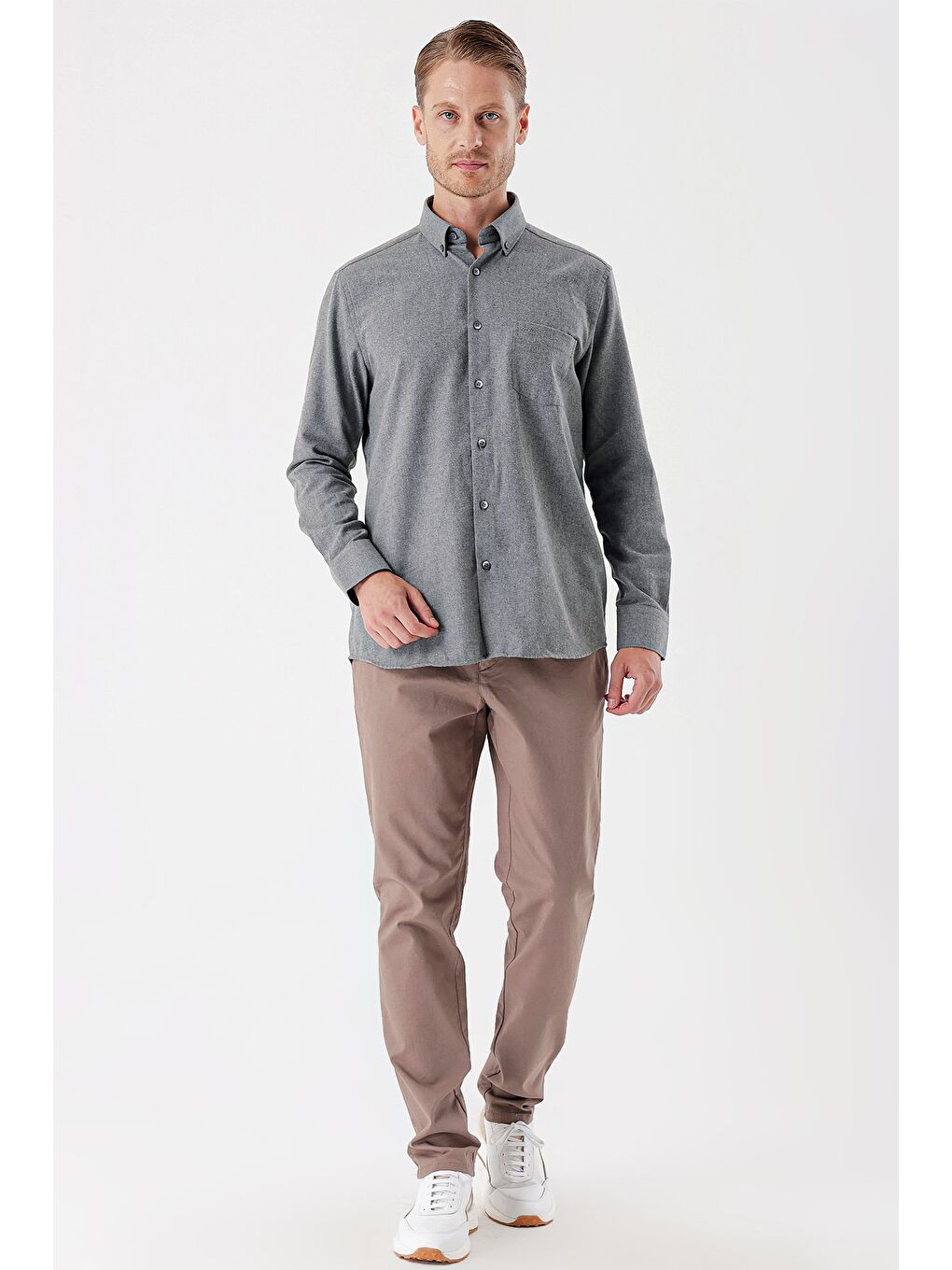 Gri Füme Uzun Kollu Gabardin Sert Yaka Cepli Casual Comfort Fit Rahat Kesim Gömlek 1004235108-6