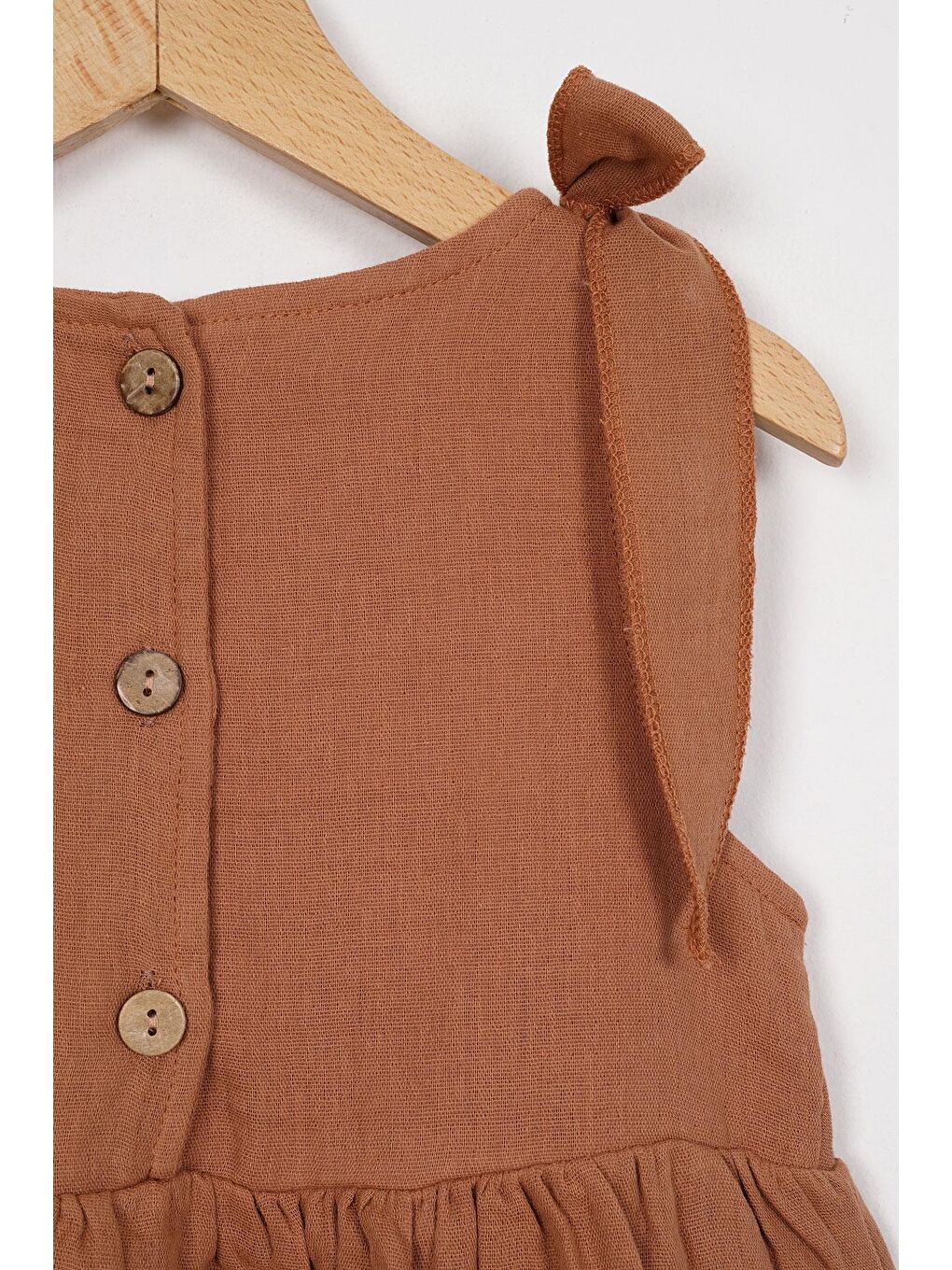 Omzu Fiyonk Detaylı Kahverengi Renk Kız Çocuk Elbise-3