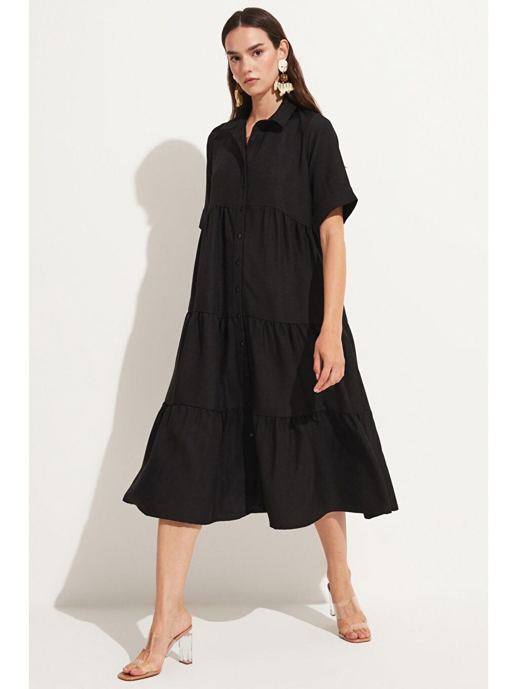 Siyah Kadın Rahat Kesim Gömlek Yaka Kısa Kol Volan Detaylı Midi Gömlek Elbise-1