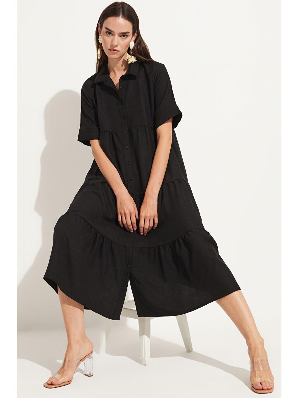 Siyah Kadın Rahat Kesim Gömlek Yaka Kısa Kol Volan Detaylı Midi Gömlek Elbise-3