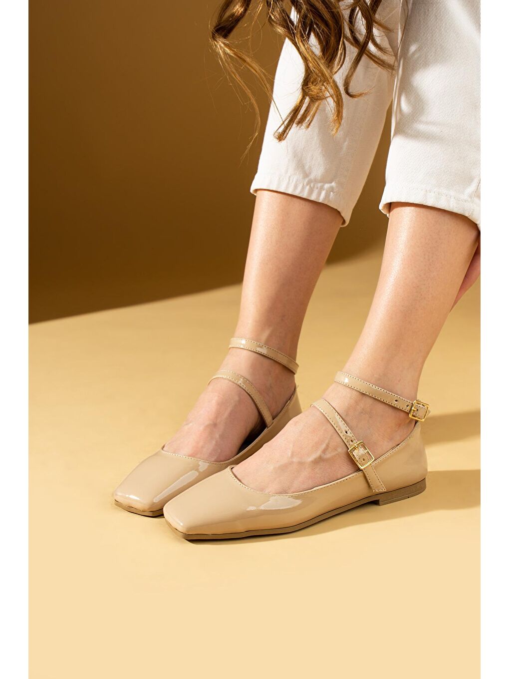 Bej Köşe Burun Çift Ayarlanabilir Tokalı Kadın Babet 001-3737-24Rugan-1