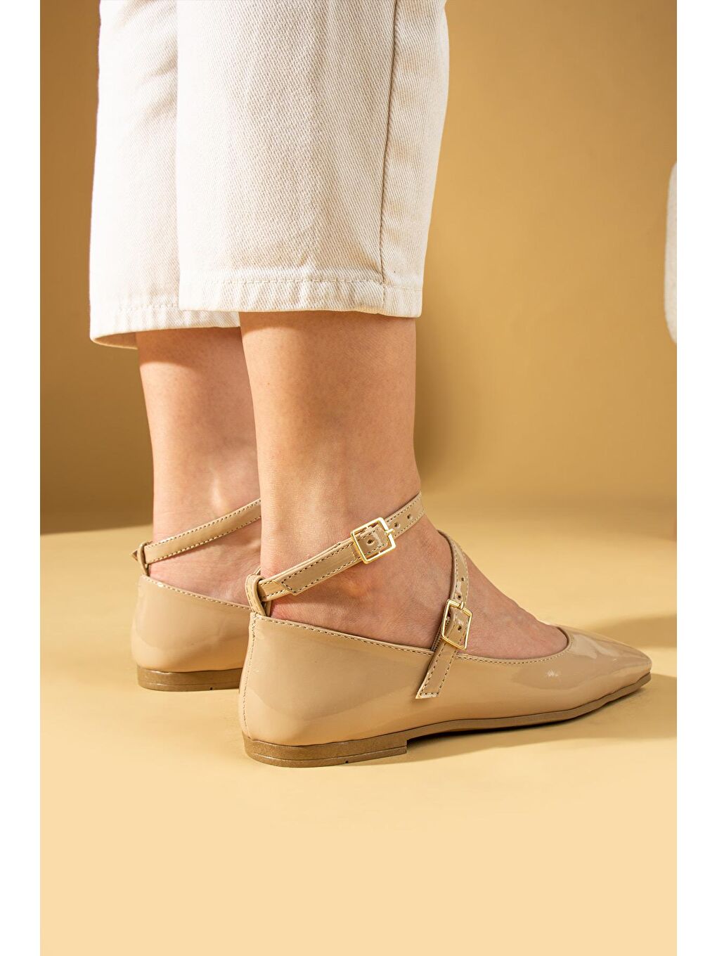 Bej Köşe Burun Çift Ayarlanabilir Tokalı Kadın Babet 001-3737-24Rugan-2