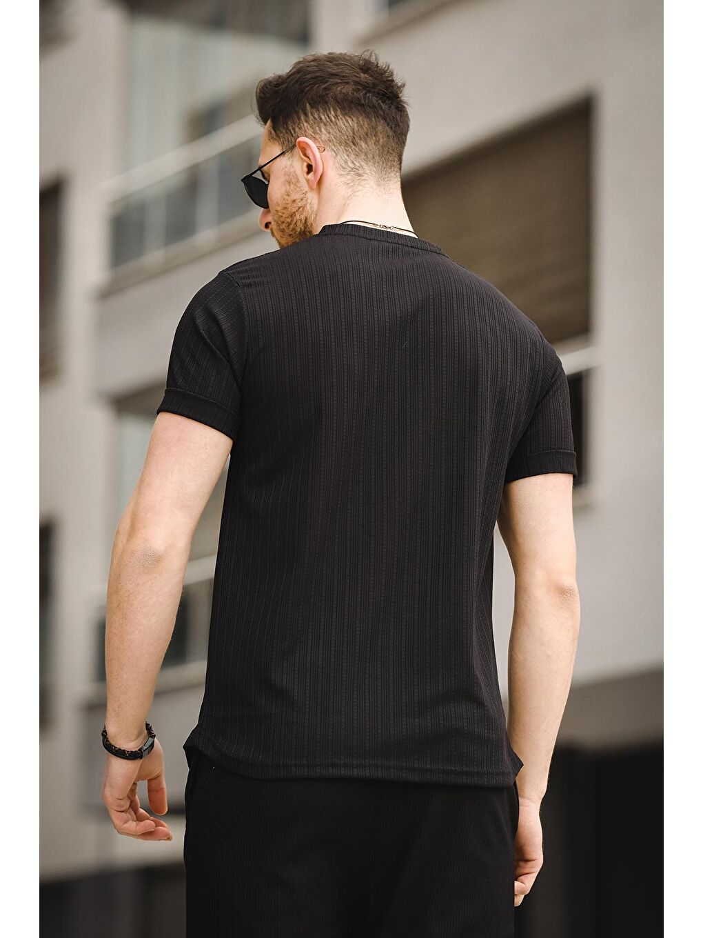 Siyah Baskılı Slim Fit Elastanlı Erkek Tişört-2