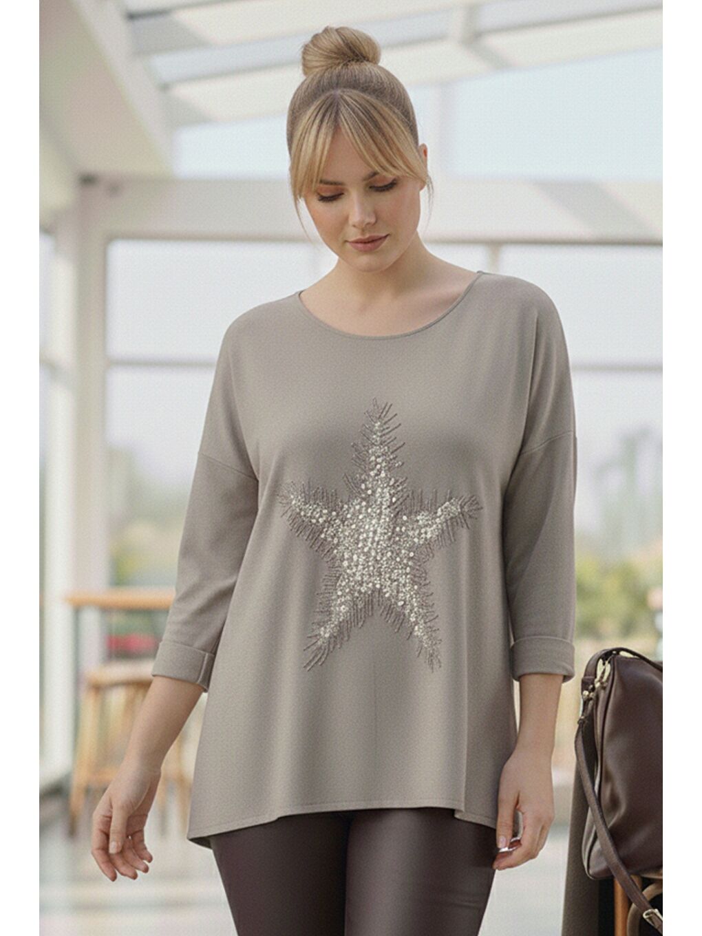 Bej İtalyan Büyük Beden Vizon Havuz Yaka Uzun Kol Yıldız Aplikeli Casual Yumoş Triko Bluz 72 65