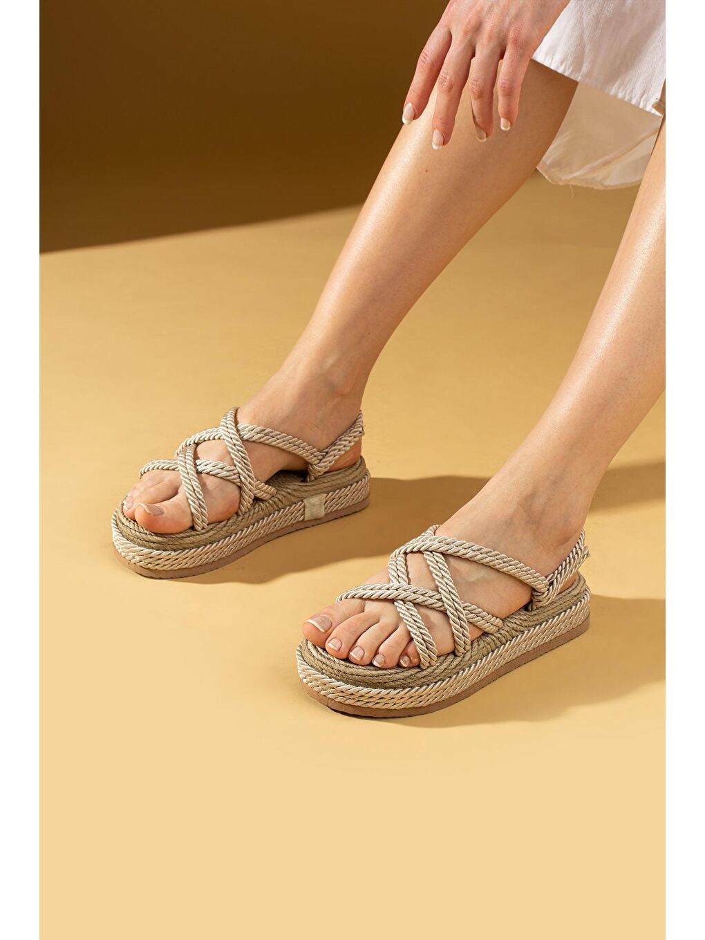 Bej Kalın Taban Çapraz Bant Hasır Kadın Sandalet 30-15-24-1