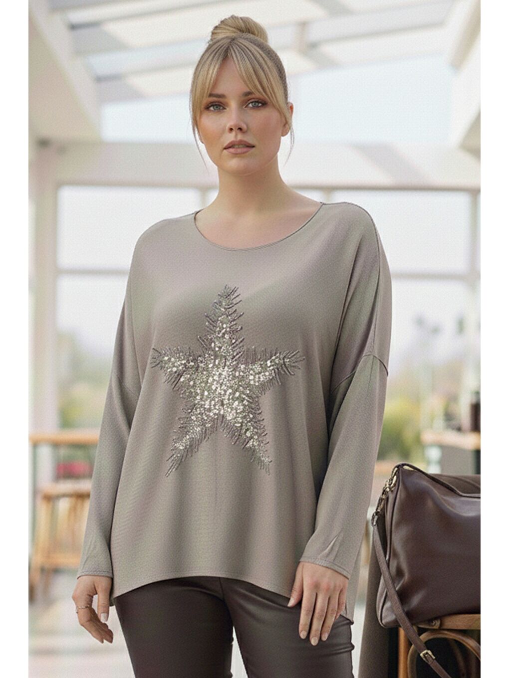 Bej İtalyan Büyük Beden Vizon Havuz Yaka Uzun Kol Yıldız Aplikeli Casual Yumoş Triko Bluz 72 65-1