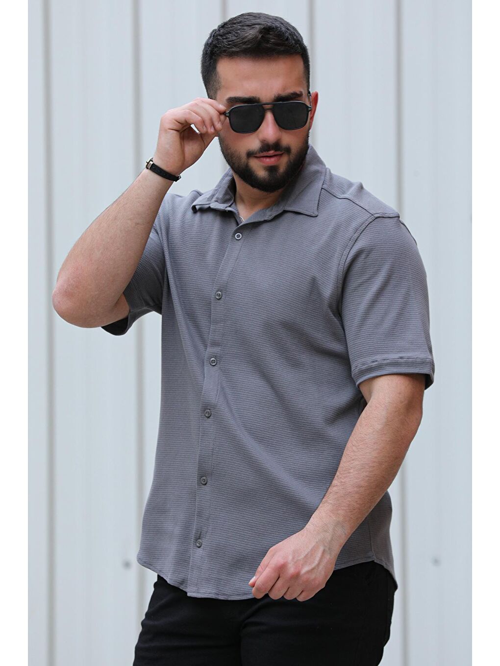 Gri Normal Kalıp Kendinden Desenli Kısa Kollu Erkek Gömlek