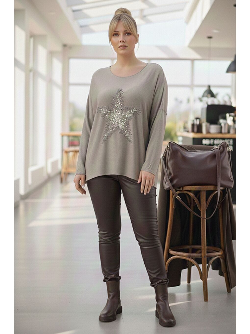 Bej İtalyan Büyük Beden Vizon Havuz Yaka Uzun Kol Yıldız Aplikeli Casual Yumoş Triko Bluz 72 65-2