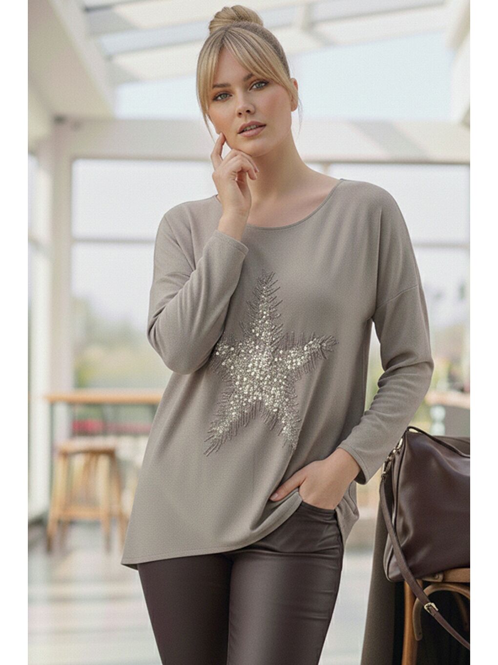 Bej İtalyan Büyük Beden Vizon Havuz Yaka Uzun Kol Yıldız Aplikeli Casual Yumoş Triko Bluz 72 65-4