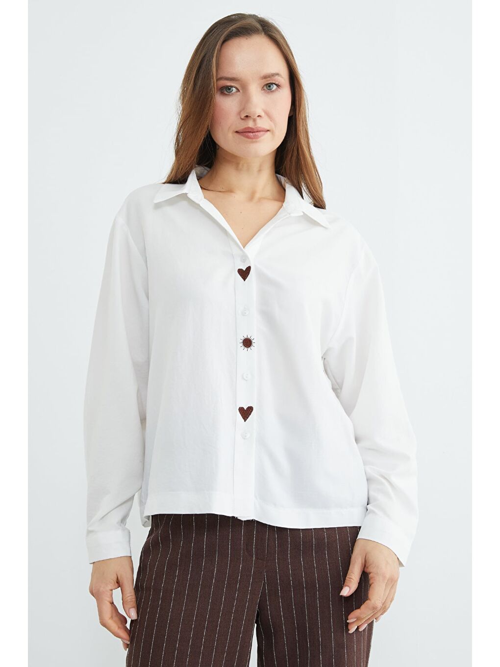 Beyaz Kalp Ve Güneş Nakışlı Salaş Gömlek