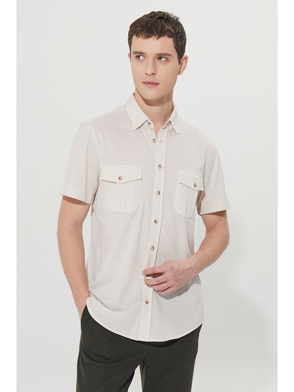 Erkek Bej Slim Fit Dar Kesim Gizli Düğme Yaka Pamuklu Kısa Kollu Gömlek-2