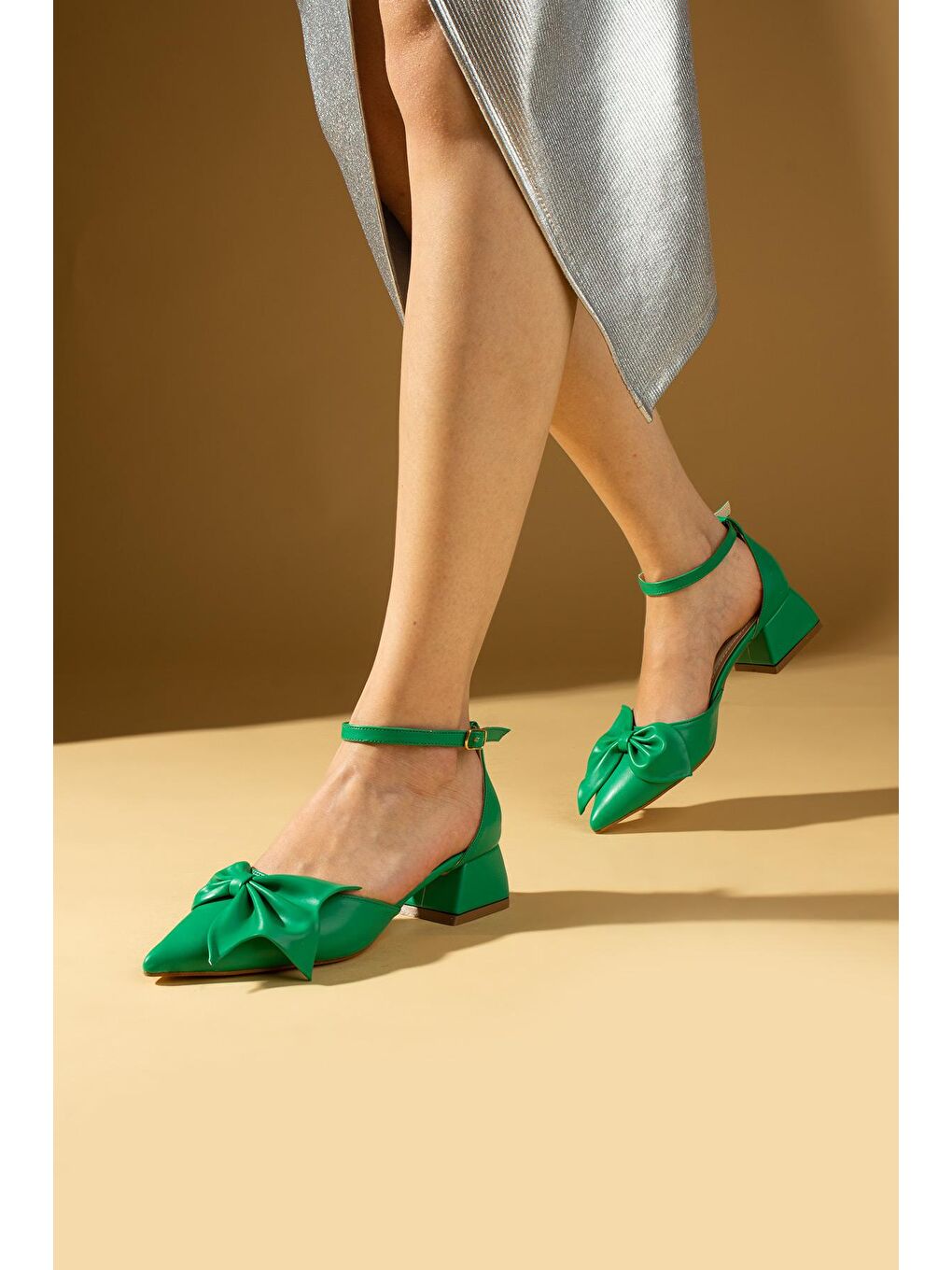 Yeşil Fiyonk Detaylı Sivri Burun Kadın Babet 64-002-24-2