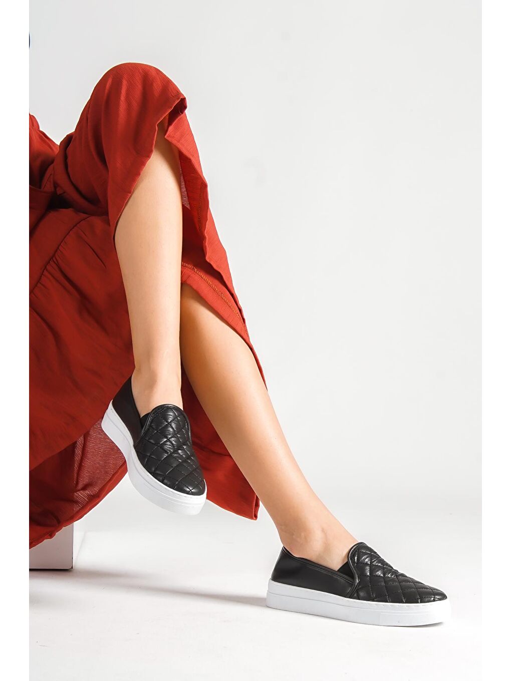 Siyah Kapitone Desenli 030 Kadın Spor Ayakkabı-4