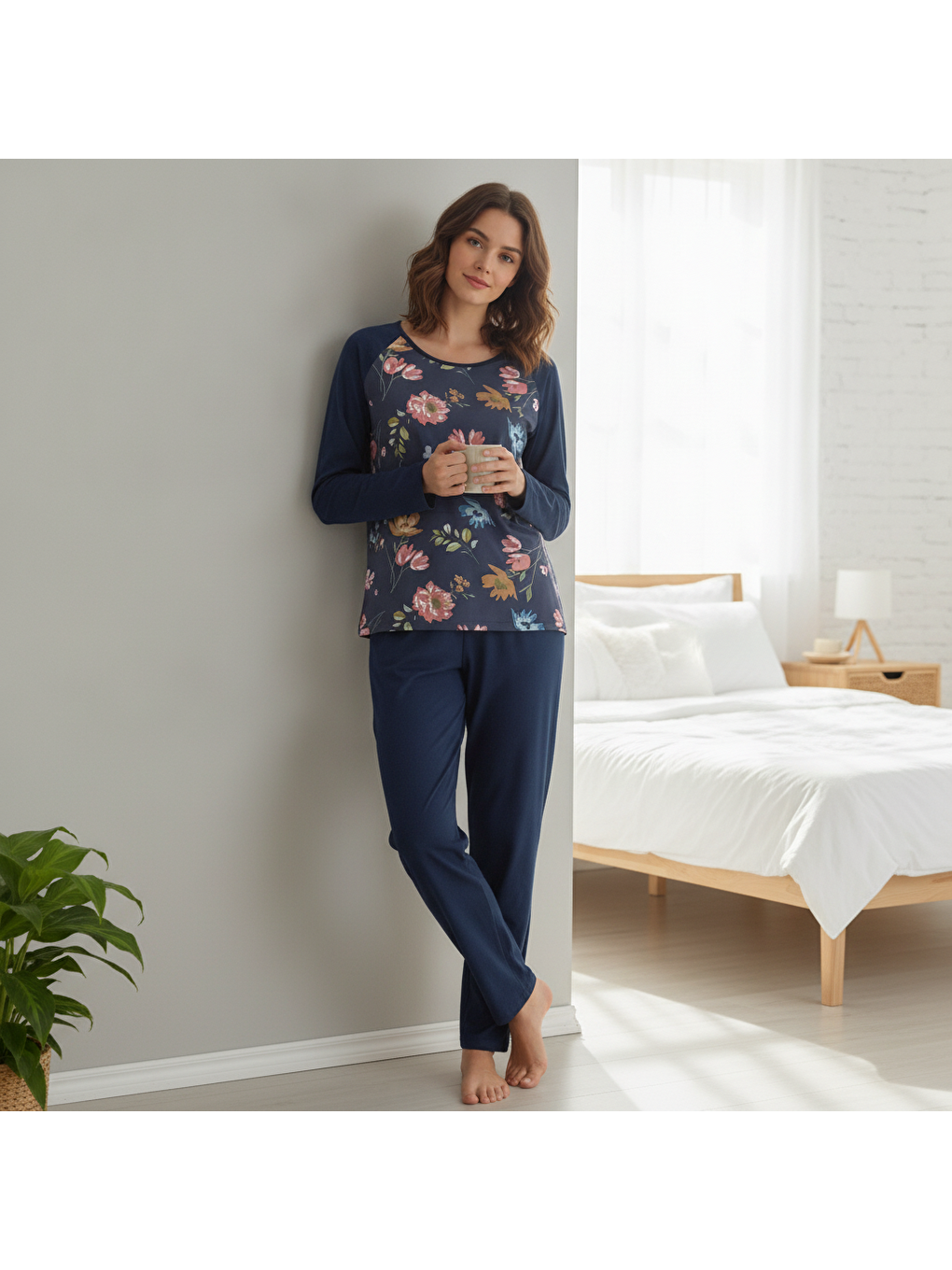 Kadın Giyim Lacivert Renk Önü Saten Kumaş Çiçek Baskılı Uzun Kollu Pijama Takımı Bb2676-1