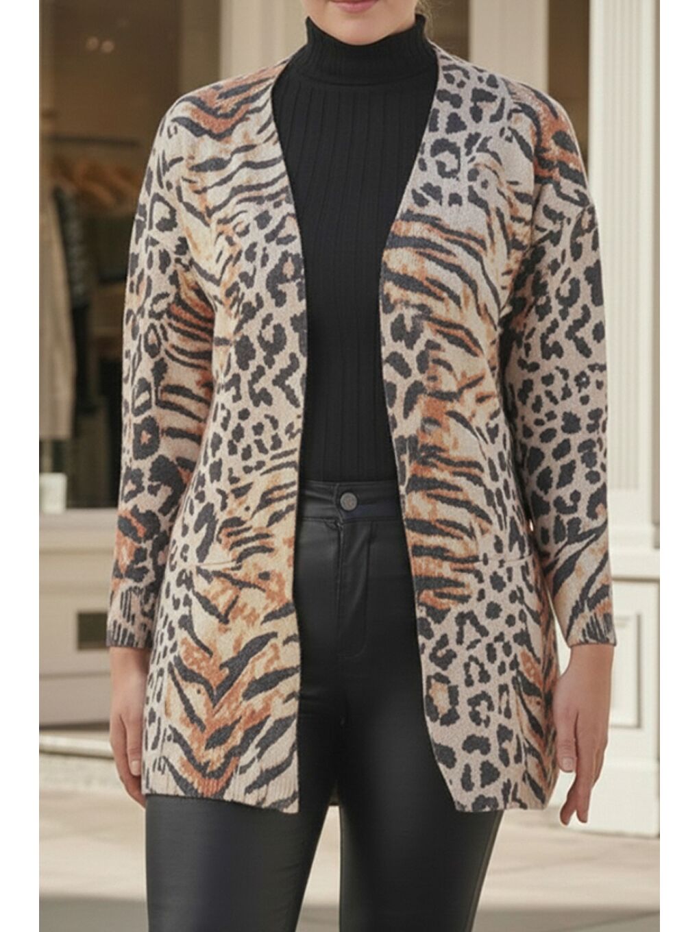 Kahverengi İtalyan Büyük Beden İtalyan V Yaka Uzun Kol Leopar Desen Kapamasız Cepli Casual Triko Hırka 80 65-1
