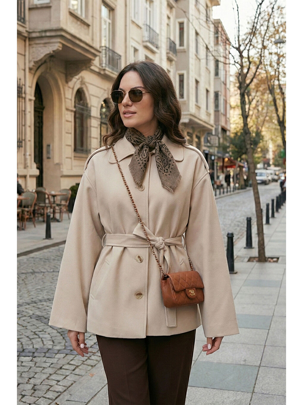 Bej Relaxed Fit Kuşak Detaylı Klasik Yaka Kadın Trençkot 6927651-1