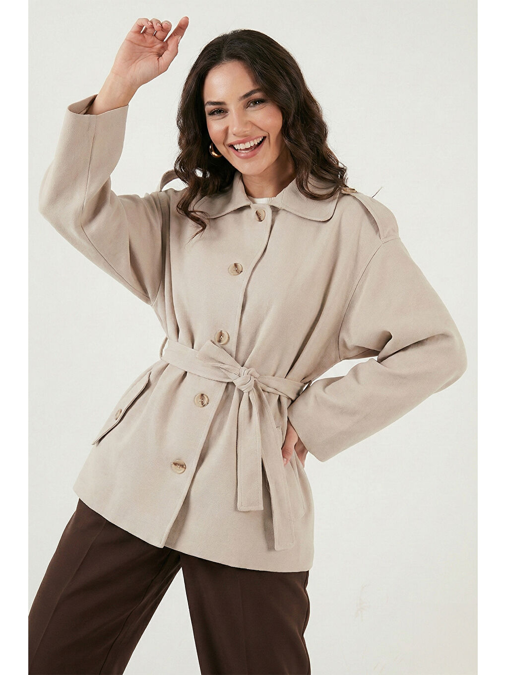 Bej Relaxed Fit Kuşak Detaylı Klasik Yaka Kadın Trençkot 6927651-3