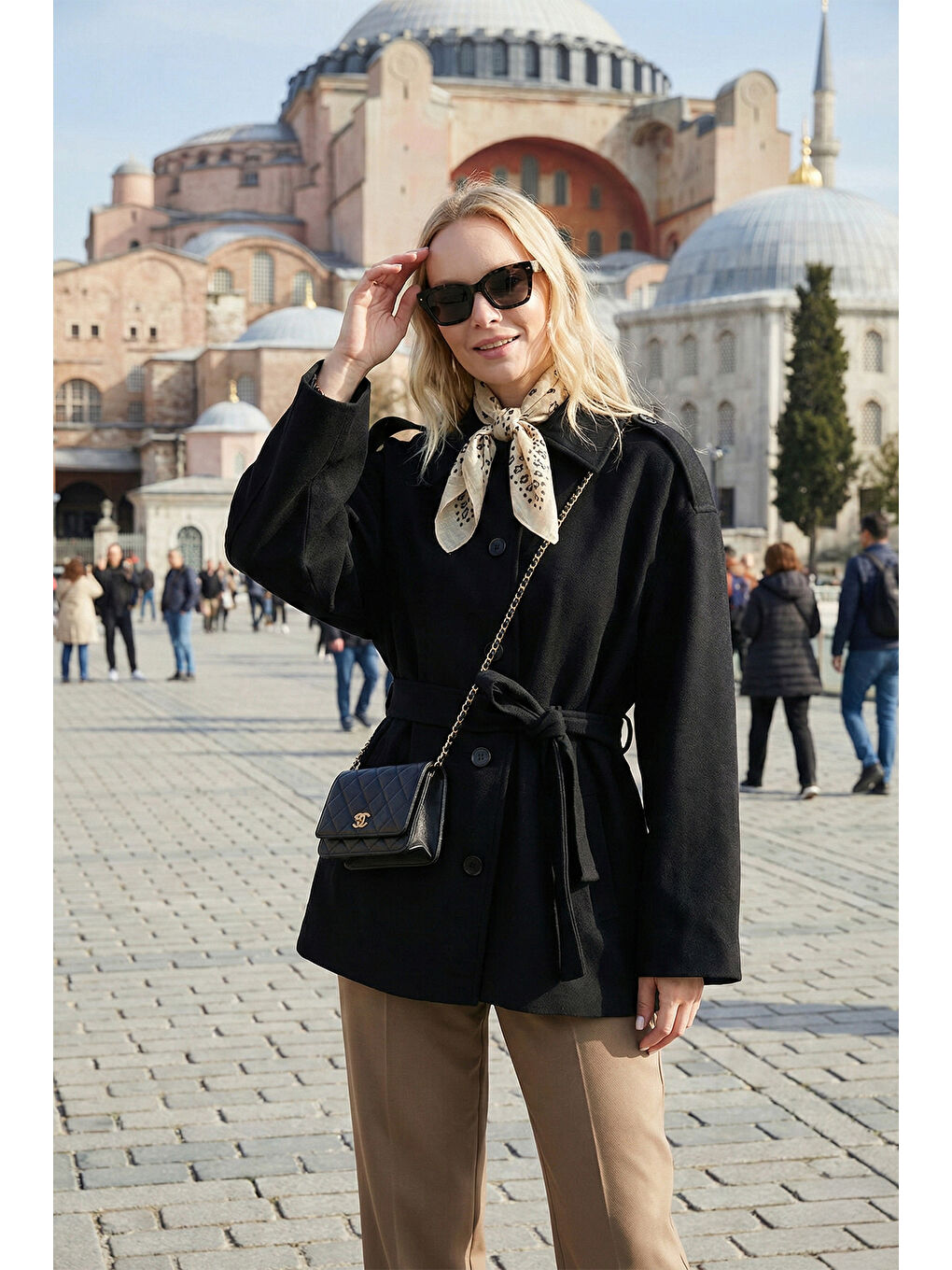 Siyah Relaxed Fit Kuşak Detaylı Klasik Yaka Kadın Trençkot 6927651