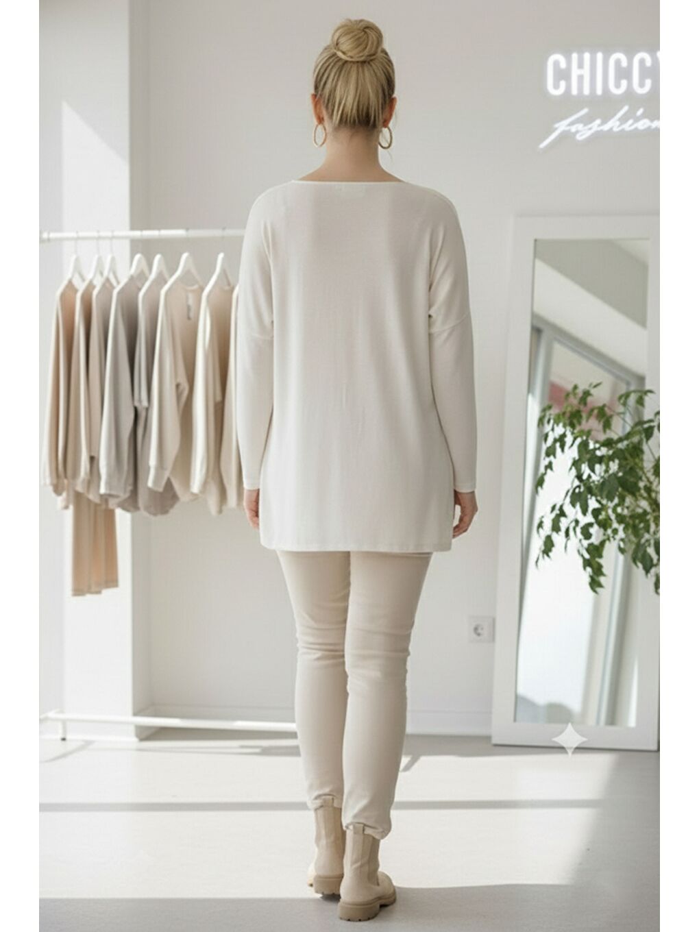 İtalyan Büyük Beden Bej Havuz Yaka Uzun Kol Varak Baskılı Casual Triko Bluz 70 68-4