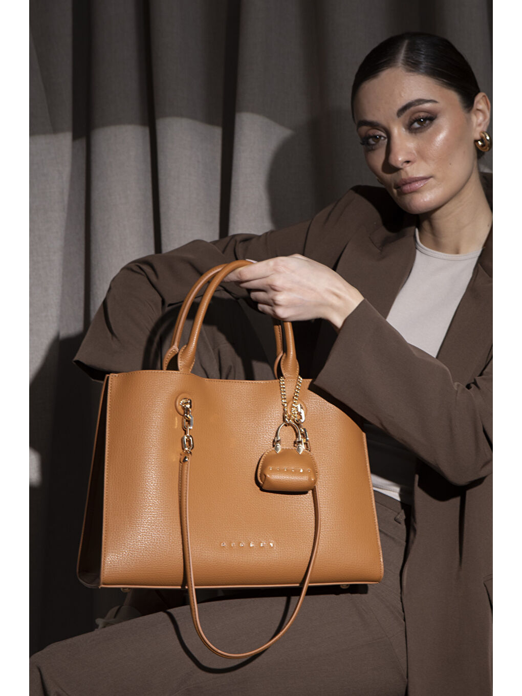 Kahverengi Kadin El Çantasi Camel SLY151