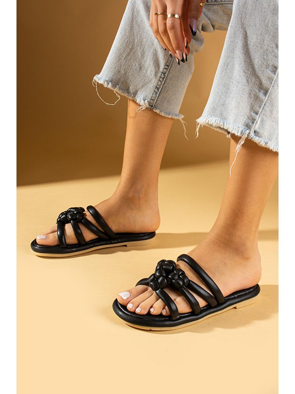 Siyah Örgü Desen Yumuşak Taban Kadın Terlik 007-79-24-2