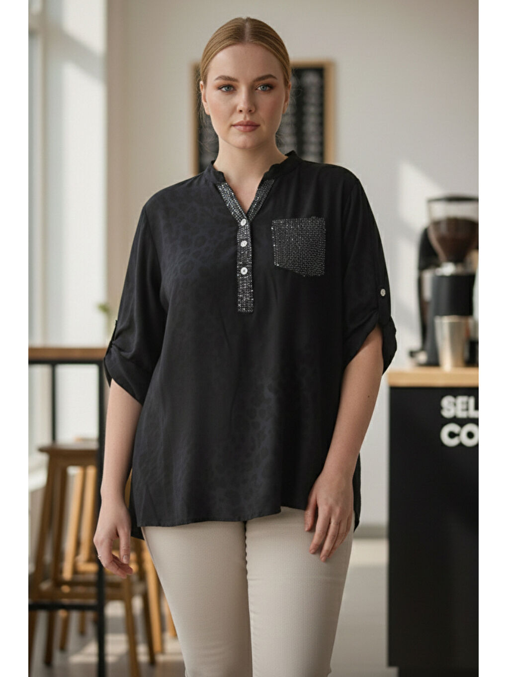 İtalyan Büyük Beden Siyah Hakim Yaka Düğmeli Leopar Desenli Cepli Arkası Uzun Dokuma Bluz 72 65-1