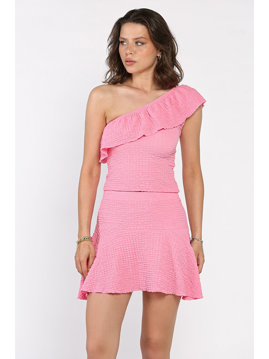 Pembe Kadın Tek Omuz Kendinden Desenli Fırfırlı Bluz Etek İkili Takım