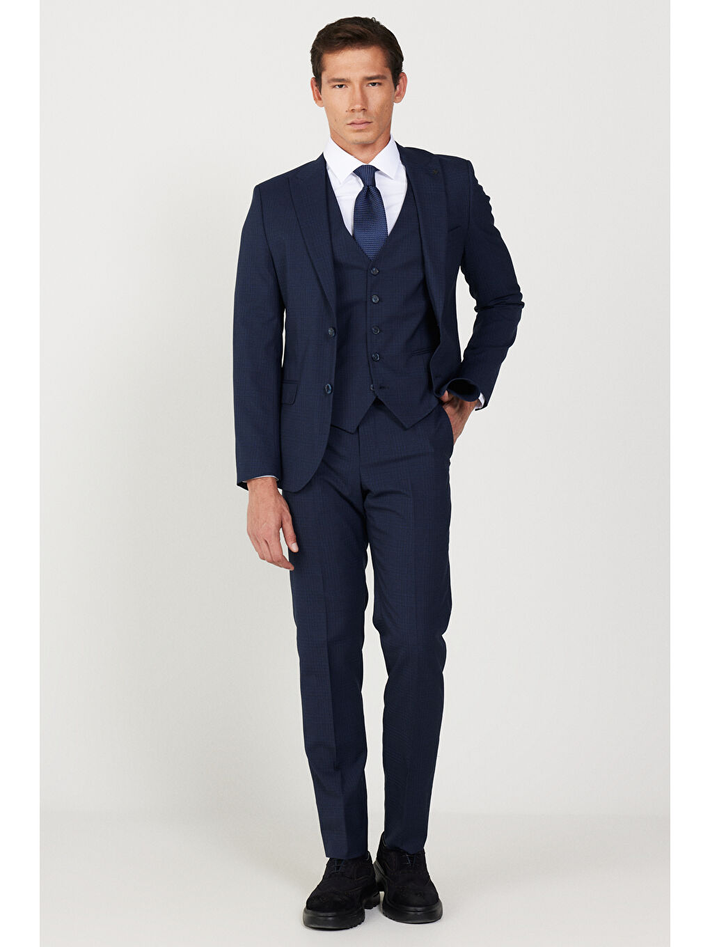 Erkek Lacivert-Siyah Slim Fit Dar Kesim Kırlangıç Yaka Kareli Yünlü Yelekli Takım Elbise-1