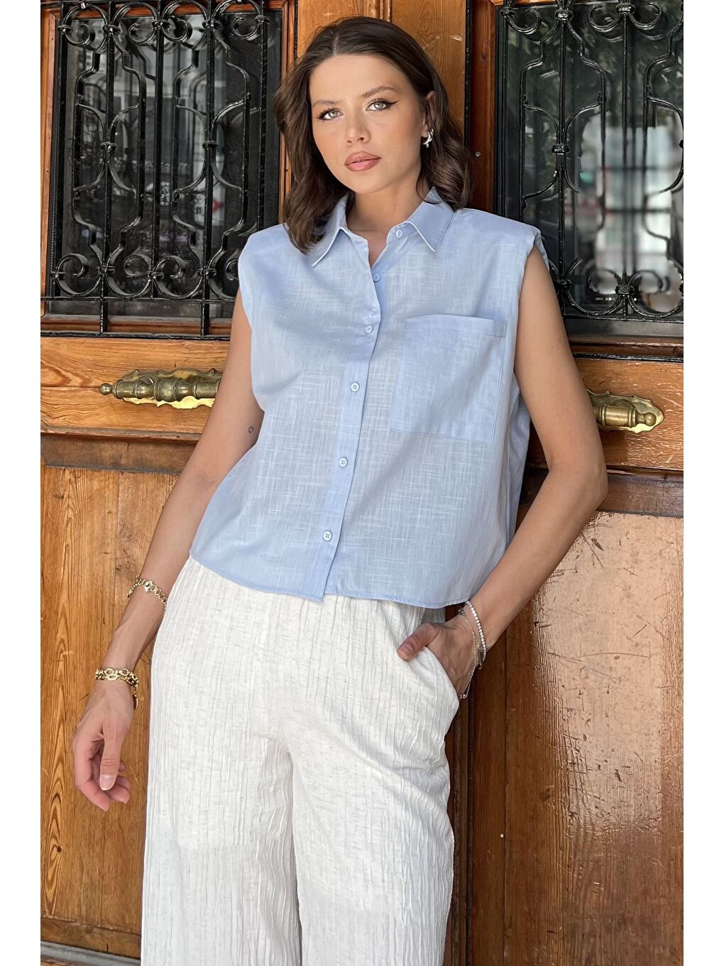 Mavi Vatkalı Sıfır Kol Kadın Gömlek