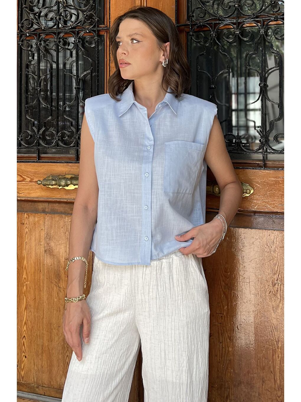 Mavi Vatkalı Sıfır Kol Kadın Gömlek-1