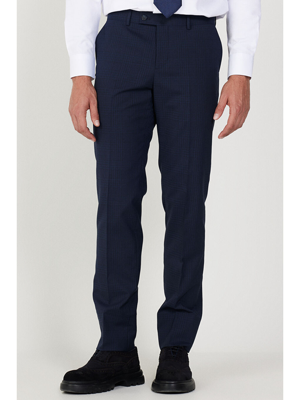 Erkek Lacivert-Siyah Slim Fit Dar Kesim Kırlangıç Yaka Kareli Yünlü Yelekli Takım Elbise-3