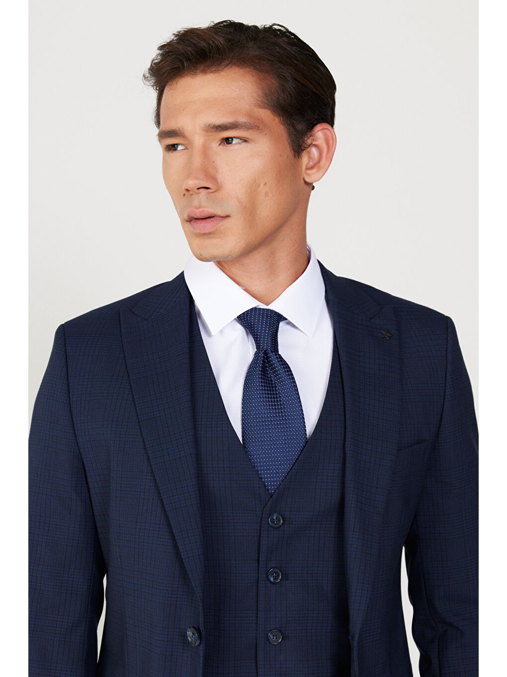 Erkek Lacivert-Siyah Slim Fit Dar Kesim Kırlangıç Yaka Kareli Yünlü Yelekli Takım Elbise-4